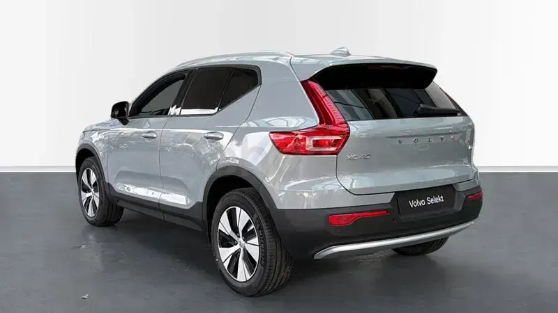 Usado Volvo XC40 Core 163 CV (119 kW) 2025 Gris / plata SUV