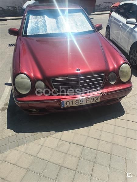 Rojo Usado 2000 Mercedes E270 Elegance Berlina | 1699 € - Imagen 1/4