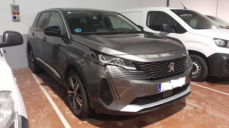 Usado Peugeot 5008 130 CV (95 kW) 2022 Gris SUV