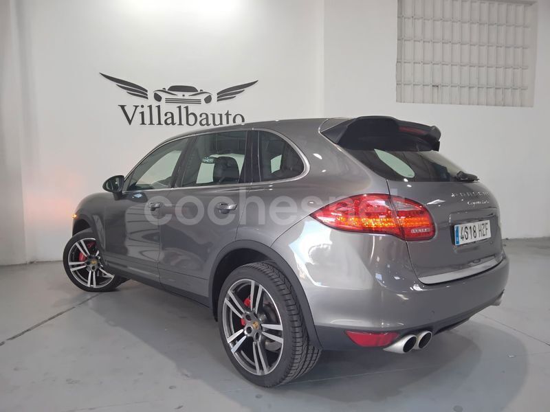 Usado Porsche Cayenne Turbo 520 CV (382 kW) 2014 Gris / plata SUV