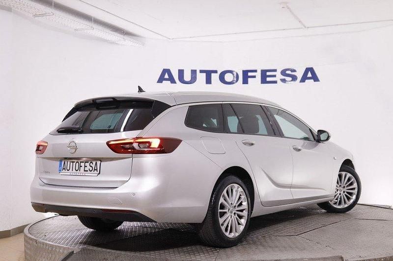 Usado Opel Insignia Innovation 136 CV (100 kW) 2020 Plateado Familiar