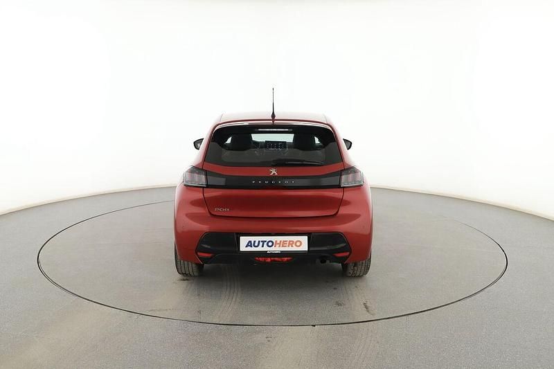 Usado Peugeot 208 Allure 101 CV (74 kW) 2020 Rojo Utilitario
