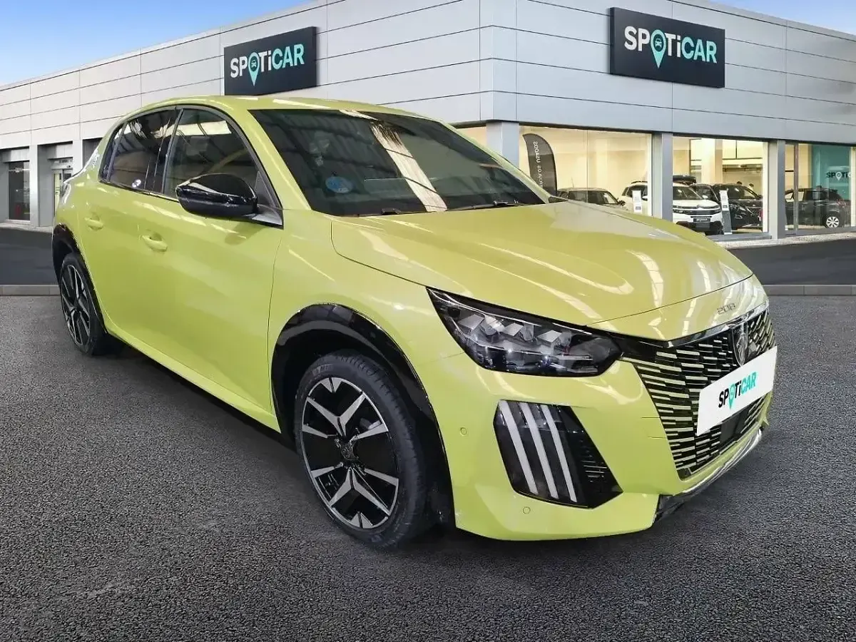 Usado Peugeot e-208 GT 114 kW (156 CV) 2024 Amarillo Utilitario