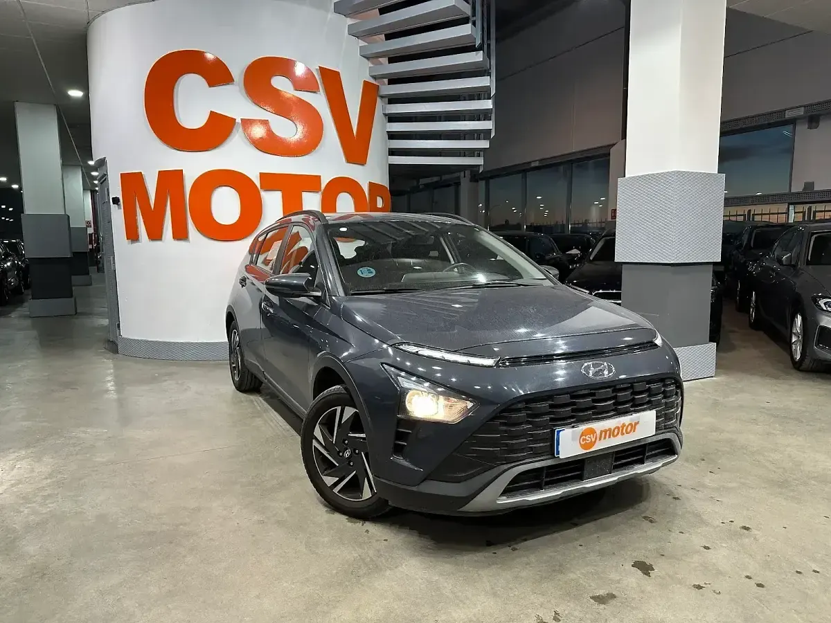 Usado Hyundai Bayon 84 CV (61 kW) 2023 Gris / plata SUV