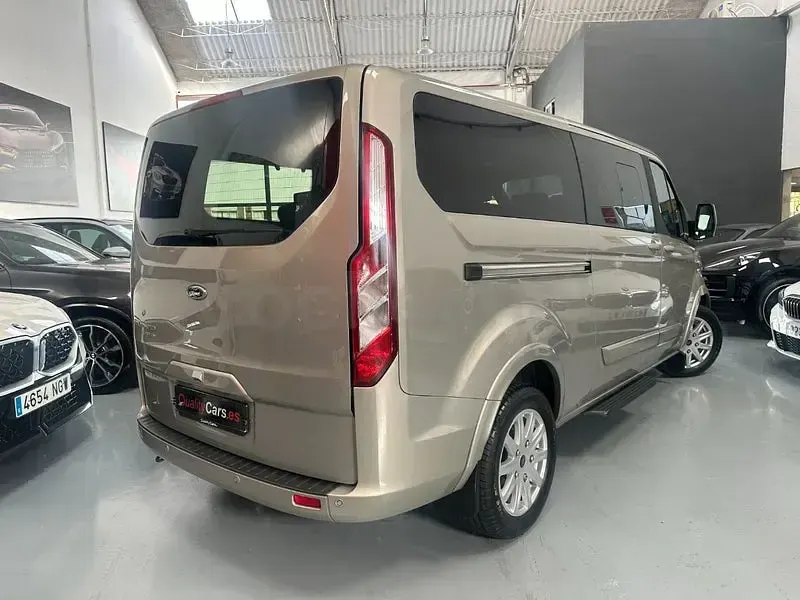 Usado Ford Tourneo Titanium 170 CV (125 kW) 2017 Beige Monovolumen