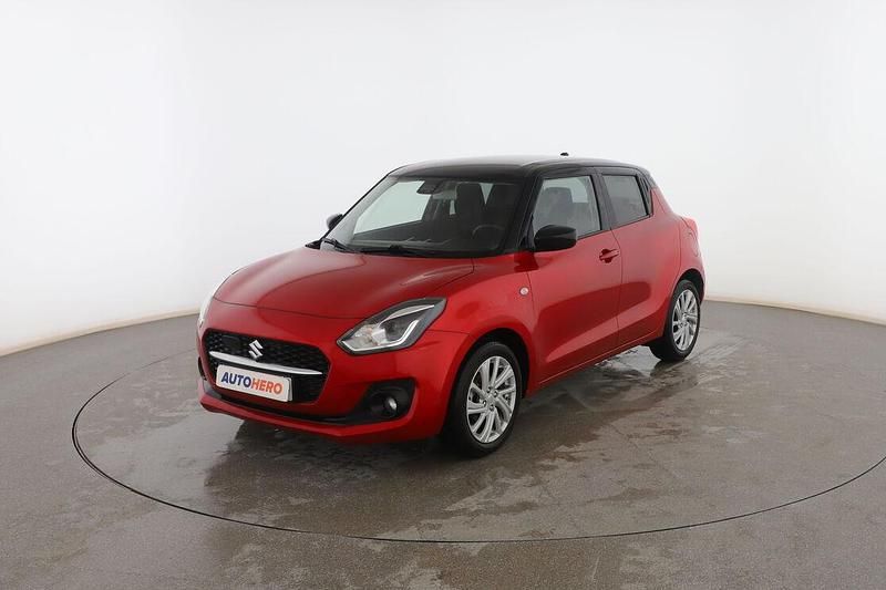 Usado Suzuki Swift 83 CV (61 kW) 2023 Rojo Utilitario