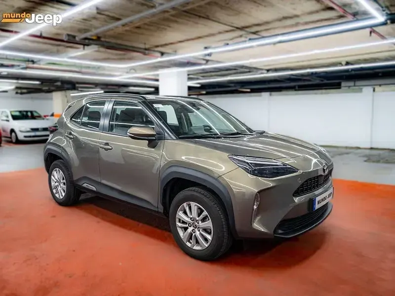Usado Toyota Yaris Cross Active 116 CV (85 kW) 2024 Gris / plata SUV