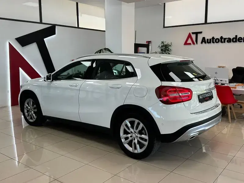 Usado Mercedes GLA200 Urban 136 CV (100 kW) 2016 Blanco SUV