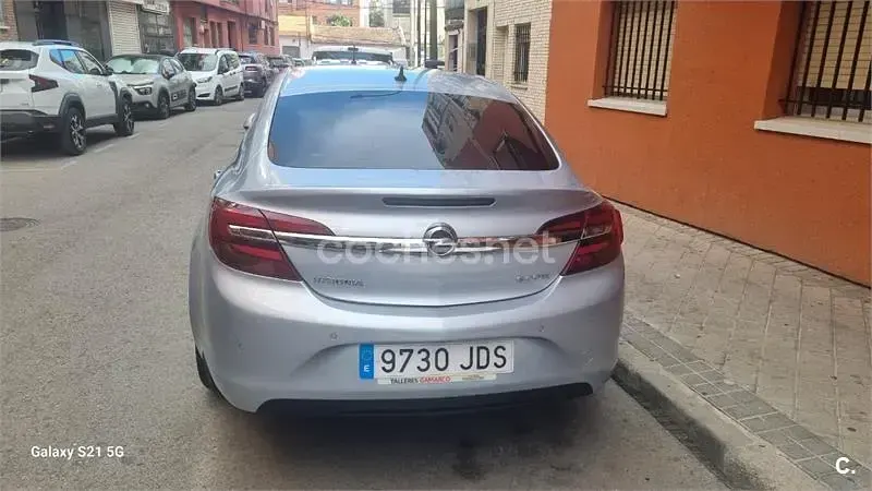Usado Opel Insignia Selective 120 CV (88 kW) 2015 Gris / plata Berlina
