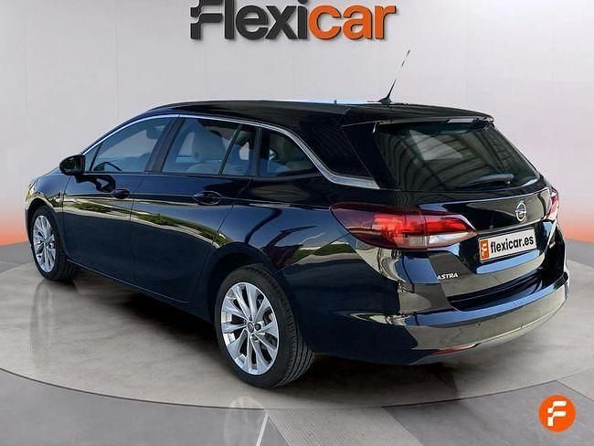 Usado Opel Astra Dynamic 125 CV (91 kW) 2017 Negro Familiar