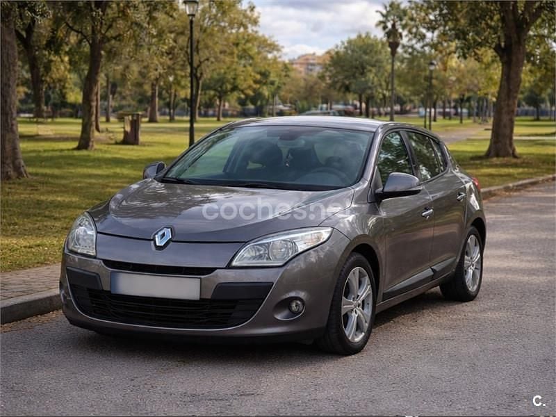 Usado Renault Mégane Dynamique 180 CV (132 kW) 2010 Gris / plata Berlina