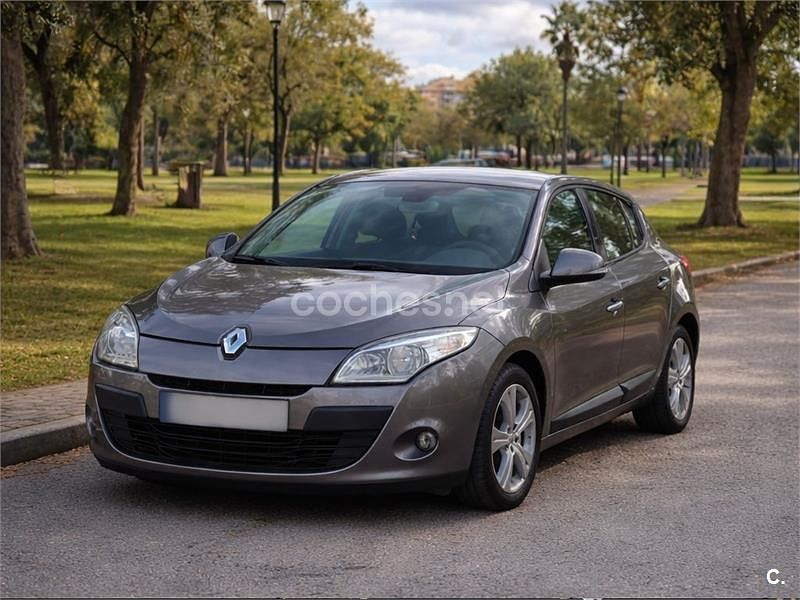 Gris / plata Usado 2010 Renault Mégane Dynamique Berlina | 5700 € (Super precio) - Imagen 1/4