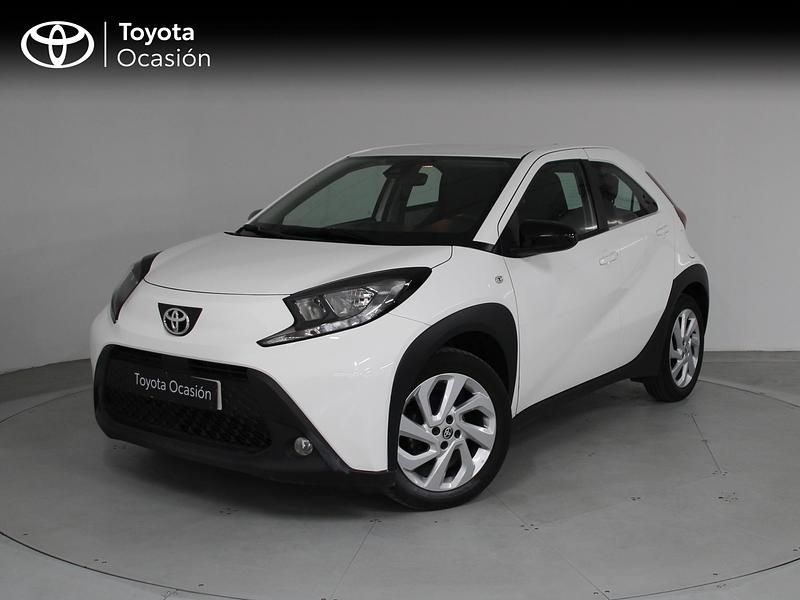 Usado Toyota Aygo X Play 72 CV (52 kW) 2024 Blanco SUV