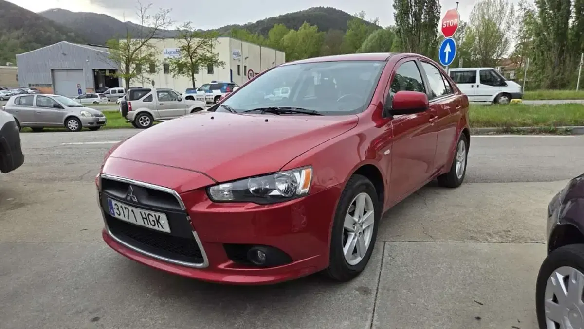 Usado Mitsubishi Lancer Sportback Instyle 140 CV (102 kW) 2011 Burdeos Berlina