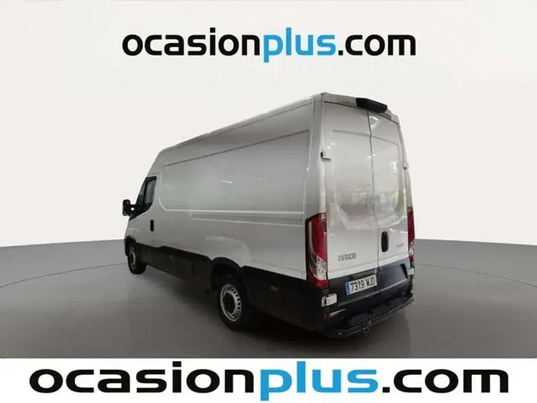 Usado Iveco Daily 156 CV (114 kW) 2023 Blanco Van
