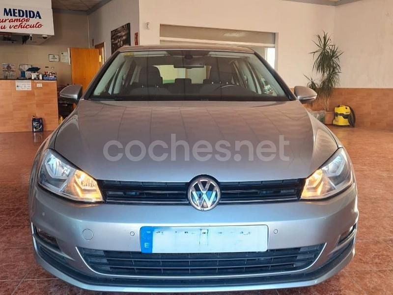 Gris / plata Usado 2013 VW Golf VII Advance Berlina | 11.500 € (Precio justo) - Imagen 1/4