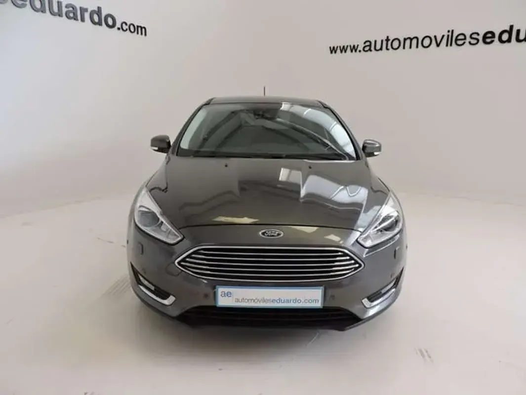 Usado Ford Focus Titanium 125 CV (91 kW) 2017 Gris Familiar