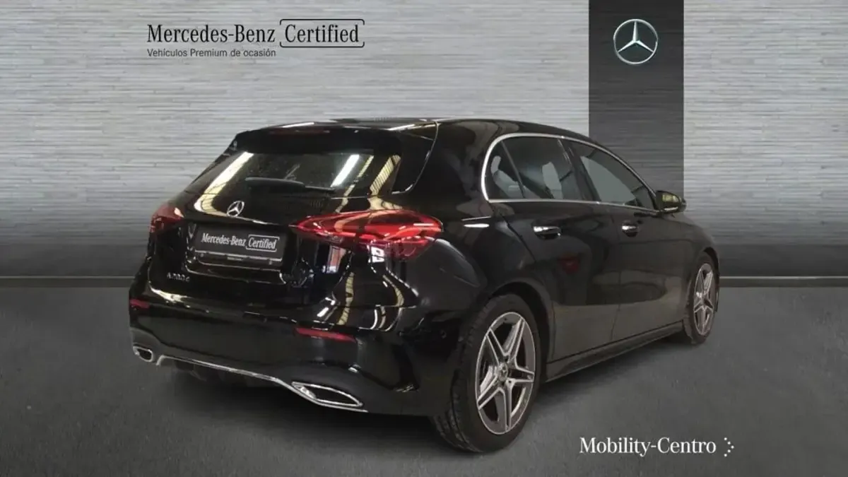 Usado Mercedes A200 AMG line 150 CV (110 kW) 2024 Negro noche