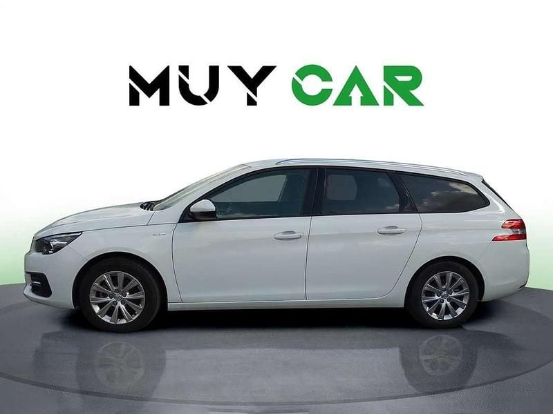 Usado Peugeot 308 SW Style 131 CV (96 kW) 2021 Blanco Familiar