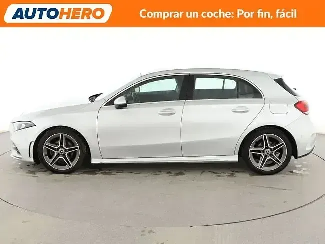 Usado Mercedes A180 AMG line 116 CV (85 kW) 2021 Gris Berlina