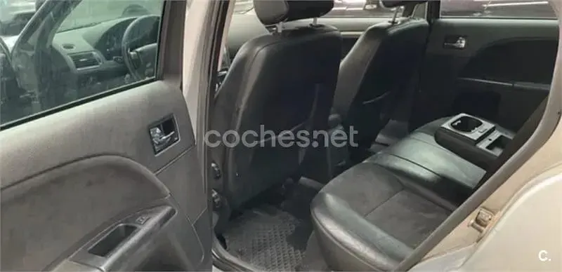 Usado Ford Mondeo Sport 155 CV (114 kW) 2004 Gris / plata Berlina