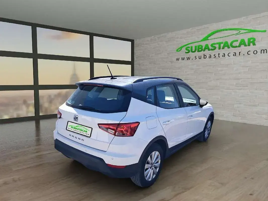 Usado Seat Arona Style 110 CV (80 kW) 2021 Blanco SUV