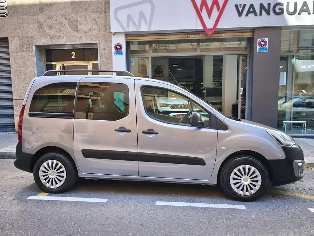 Usado Peugeot TePee Style 99 CV (72 kW) 2017 Gris Van