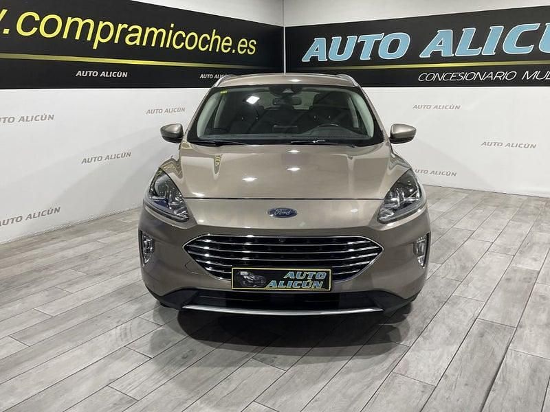 Usado Ford Kuga Titanium 120 CV (88 kW) 2021 Gris / plata SUV
