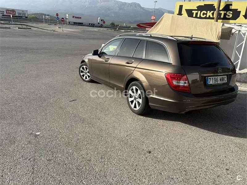 Usado Mercedes C180 Avantgarde 120 CV (88 kW) 2012 Marrón Familiar