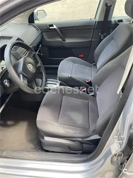 Usado VW Polo Advance 86 CV (63 kW) 2005 Gris / plata Utilitario