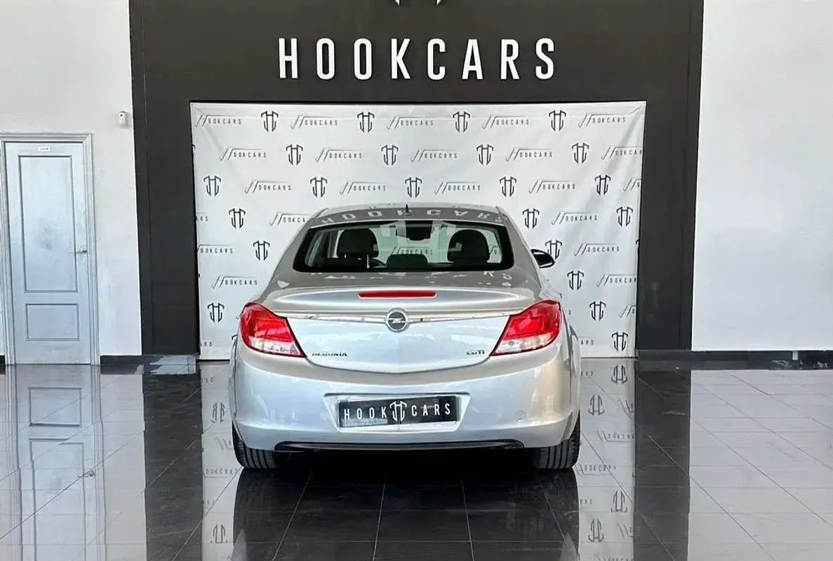 Usado Opel Insignia Edition 131 CV (96 kW) 2011 Gris Familiar