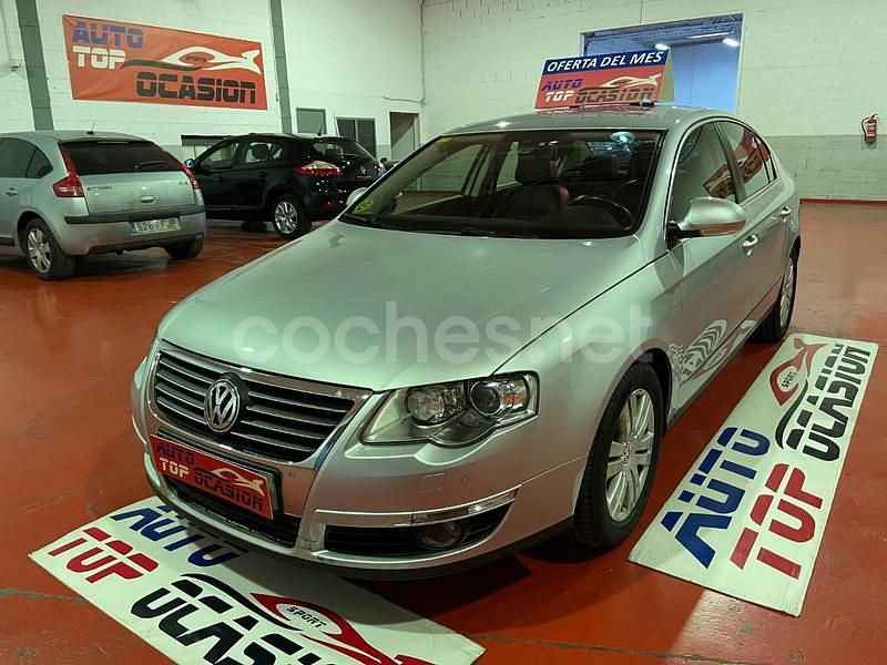 Gris / plata Usado 2008 VW Passat Highline Berlina | 8999 € (Caro) - Imagen 1/4