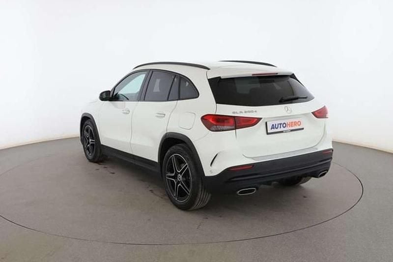 Usado Mercedes GLA200 AMG line 151 CV (111 kW) 2022 Blanco SUV
