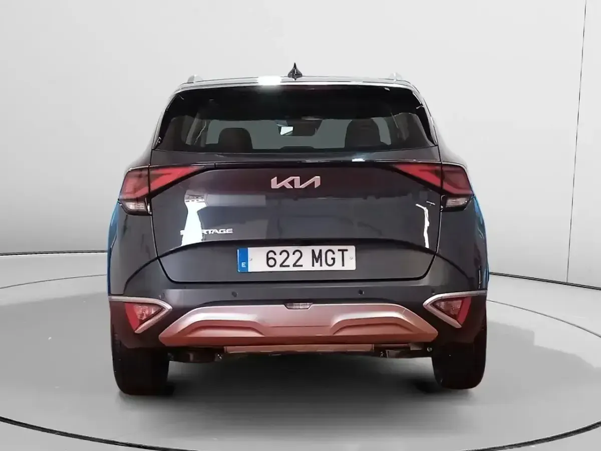 Usado Kia Sportage 150 CV (110 kW) 2023 Gris / plata SUV