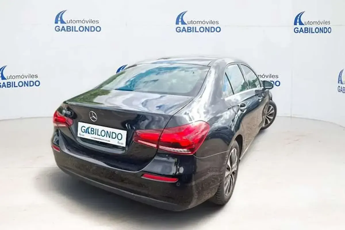 Usado Mercedes A180 136 CV (100 kW) 2021 Negro Berlina