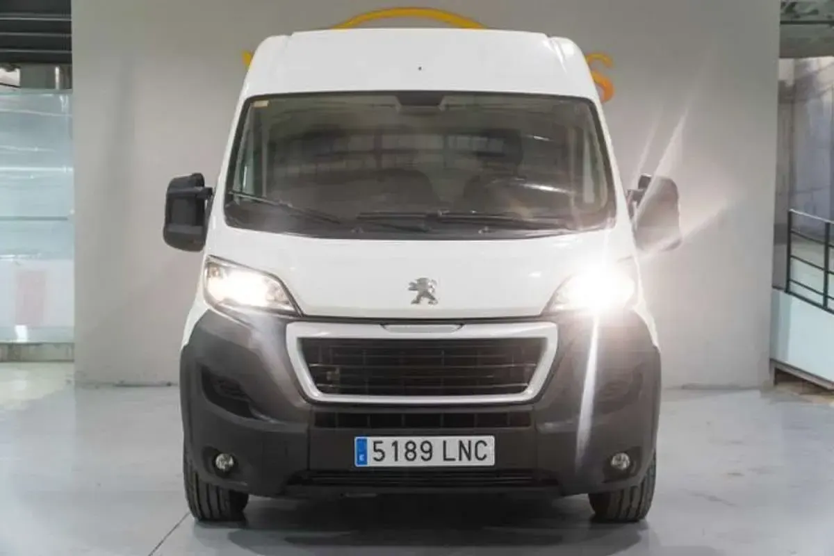 Usado Peugeot Boxer S 140 CV (102 kW) 2021 Blanco Van