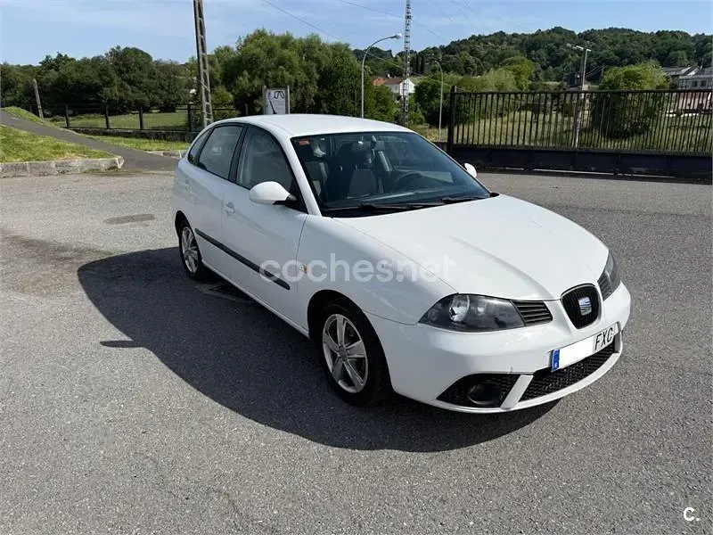Usado Seat Ibiza Reference 100 CV (73 kW) 2007 Blanco Utilitario