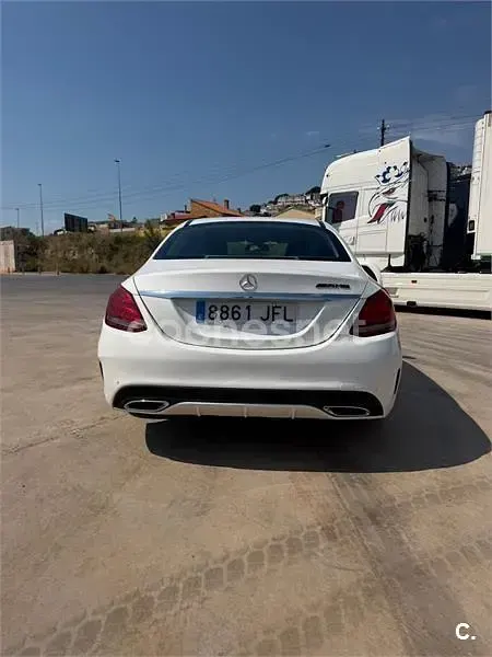 Usado Mercedes C220 AMG line 170 CV (125 kW) 2015 Blanco Berlina