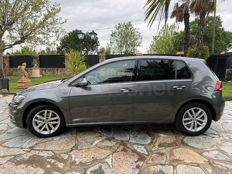 Usado VW Golf VII Advance 150 CV (110 kW) 2018 Gris / plata Berlina