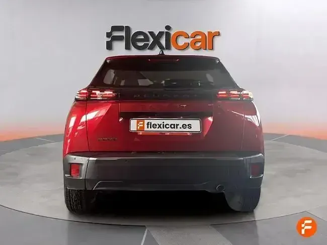 Usado Peugeot 2008 Active 100 CV (73 kW) 2023 Rojo SUV