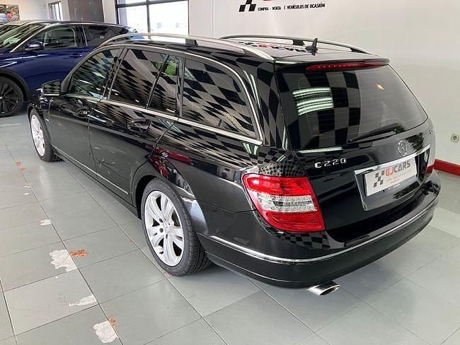 Usado Mercedes C220 170 CV (125 kW) 2011 Negro Familiar