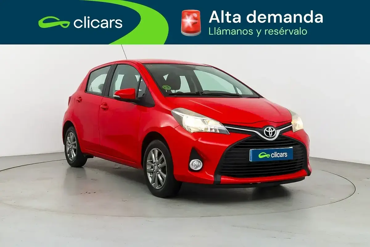 Käytetty Toyota Yaris City 70 HP (51 kW) 2016 Punainen Sedan