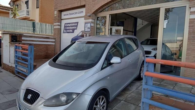 Usado Seat Altea Style 105 CV (77 kW) 2011 Gris Monovolumen