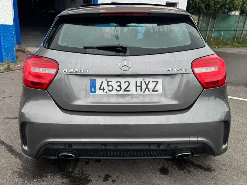 Usado Mercedes A220 AMG line 170 CV (125 kW) 2014 Gris / plata Utilitario