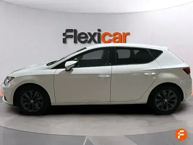 Usado Seat Leon Style 130 CV (95 kW) 2019 Blanco