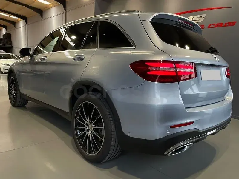 Usado Mercedes GLC220 AMG line 170 CV (125 kW) 2016 Gris / plata SUV