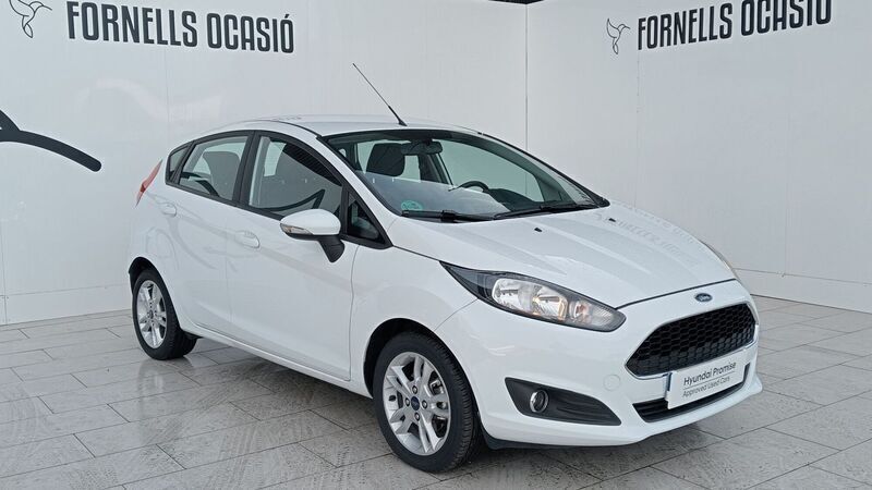 Usado Ford Fiesta Trend 95 CV (69 kW) 2017 Blanco Utilitario
