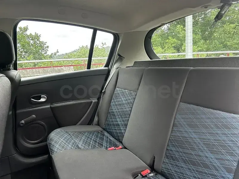 Usado Renault Clio II Business 75 CV (55 kW) 2009 Blanco Berlina