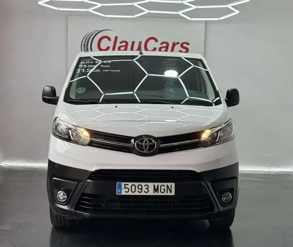 Usado Toyota Proace 101 CV (74 kW) 2023 Blanco Monovolumen