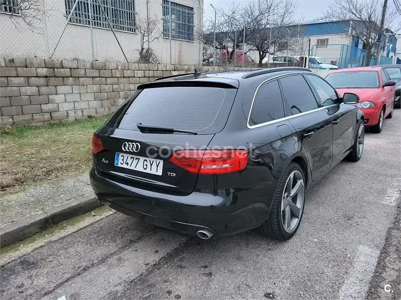 Usado Audi A4 190 CV (139 kW) 2010 Negro Familiar